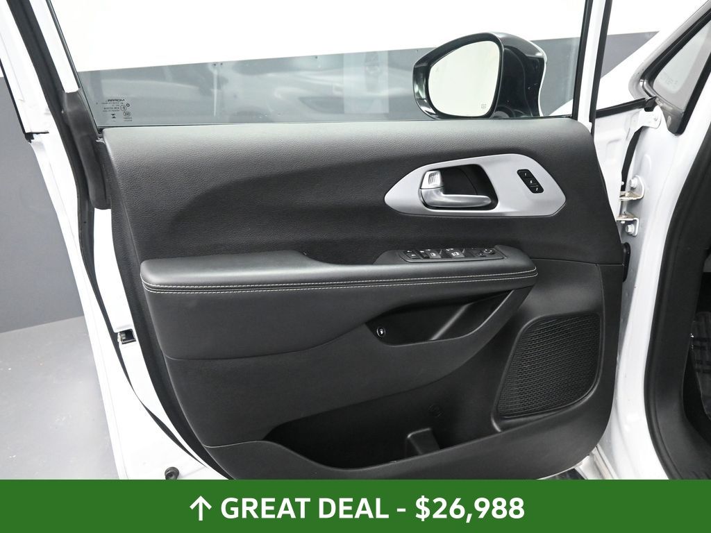 Used 2024 Chrysler Pacifica - photo 30