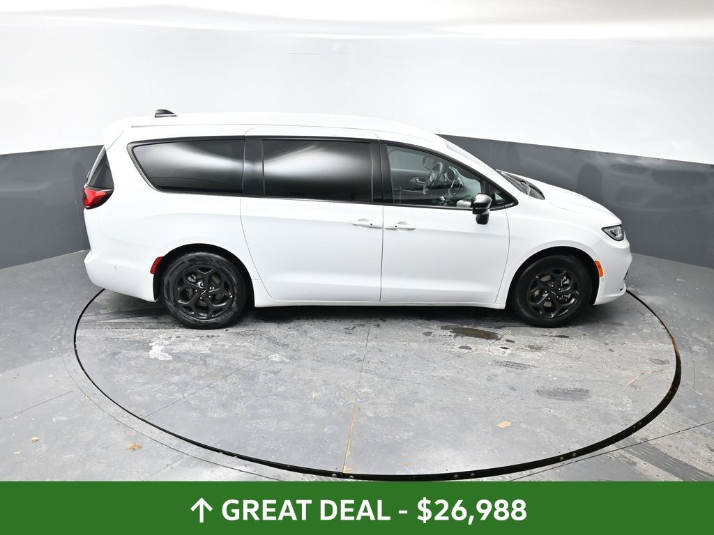 Used 2024 Chrysler Pacifica - photo 43