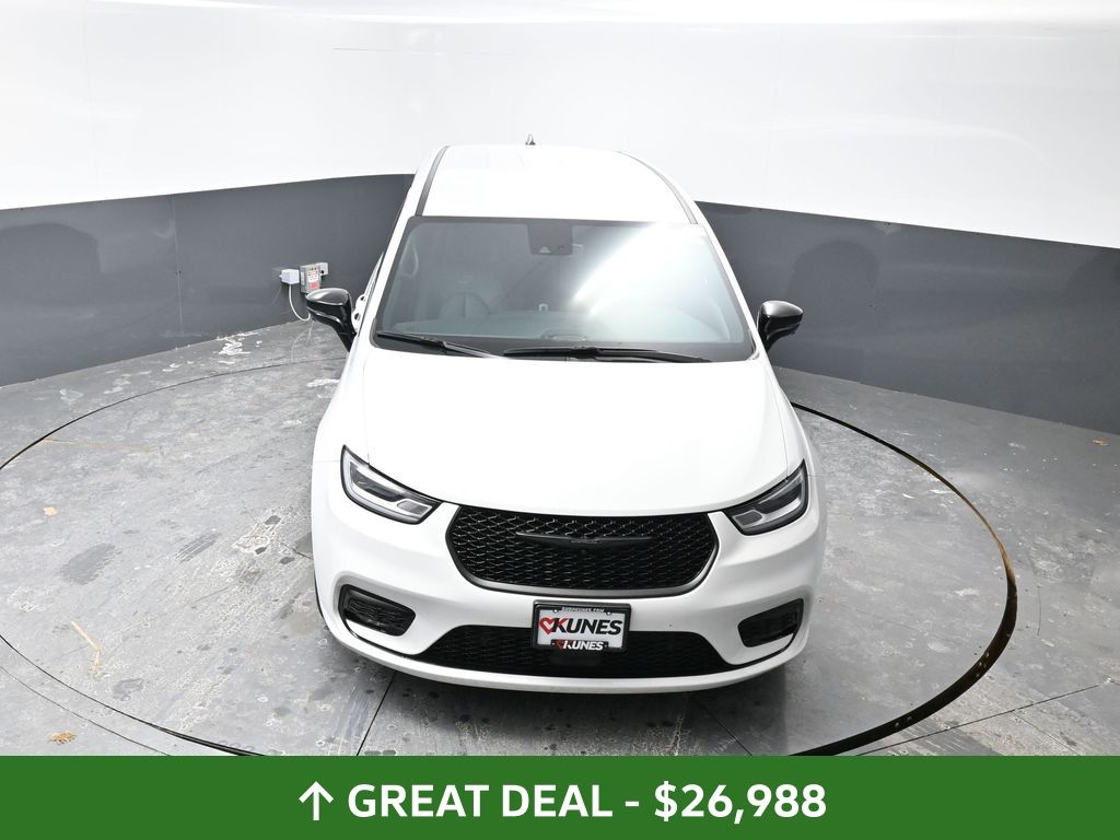 Used 2024 Chrysler Pacifica - photo 45