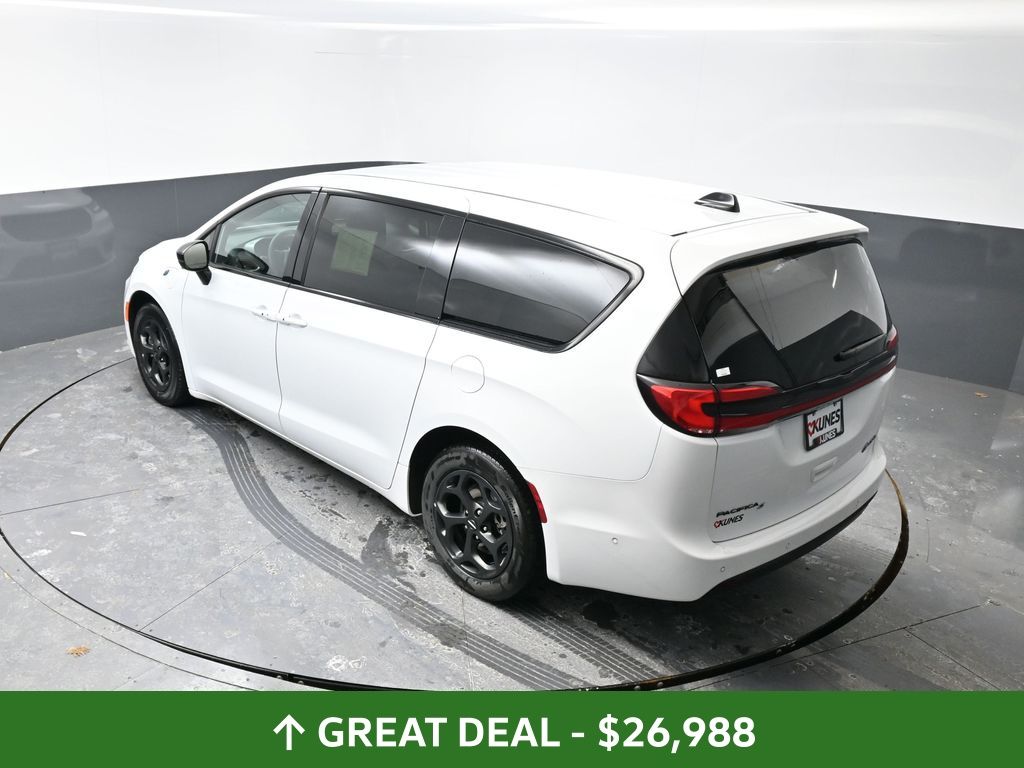 Used 2024 Chrysler Pacifica - photo 48