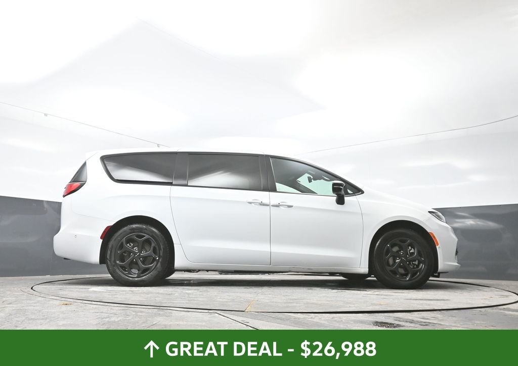 Used 2024 Chrysler Pacifica - photo 51