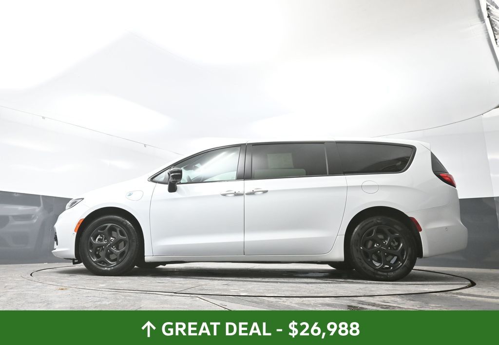 Used 2024 Chrysler Pacifica - photo 55