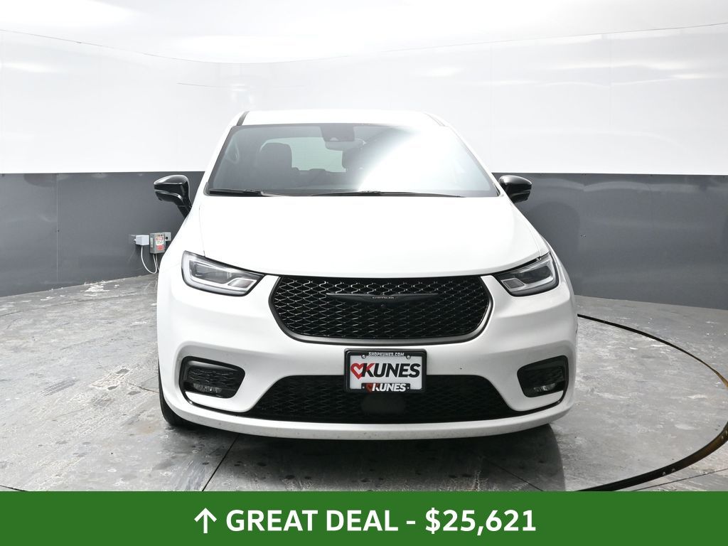 Used 2024 Chrysler Pacifica - photo 10