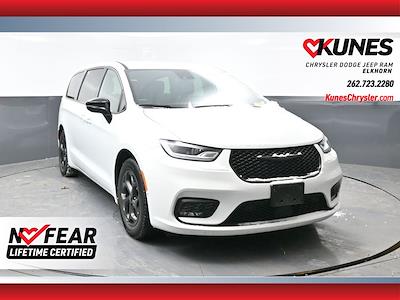 Used 2024 Chrysler Pacifica Select Minivan for sale #05P2014 - photo 1