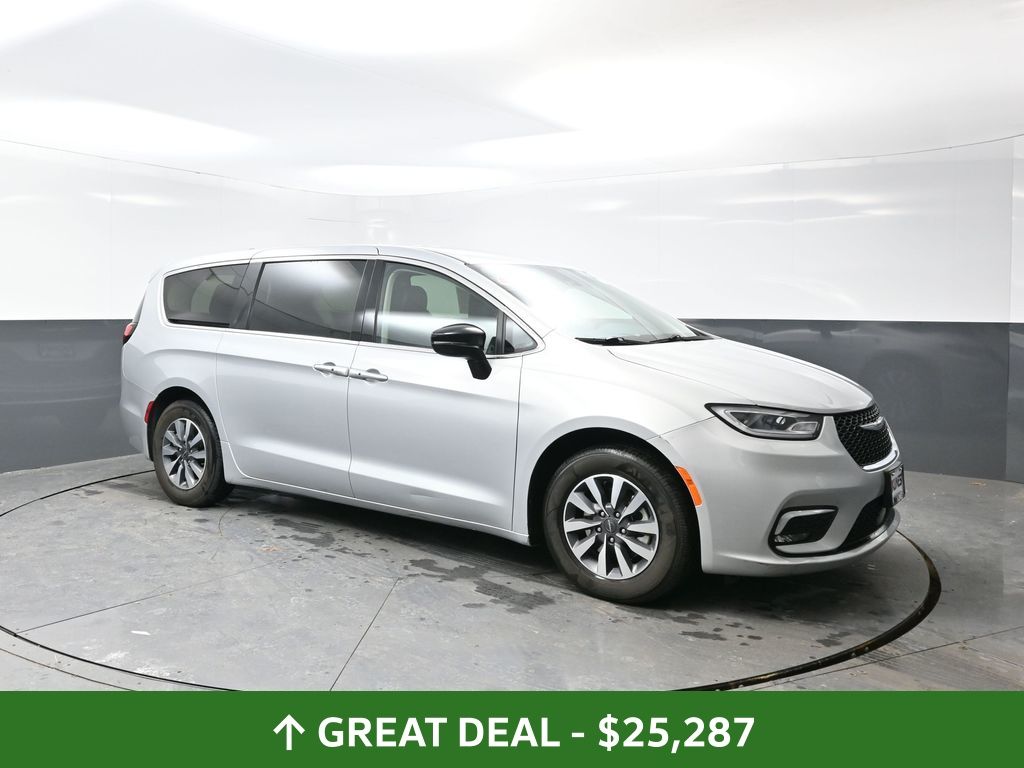 Used 2024 Chrysler Pacifica - photo 11