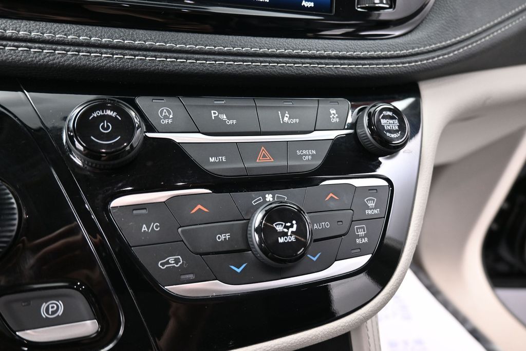 Used 2023 Chrysler Pacifica - photo 9