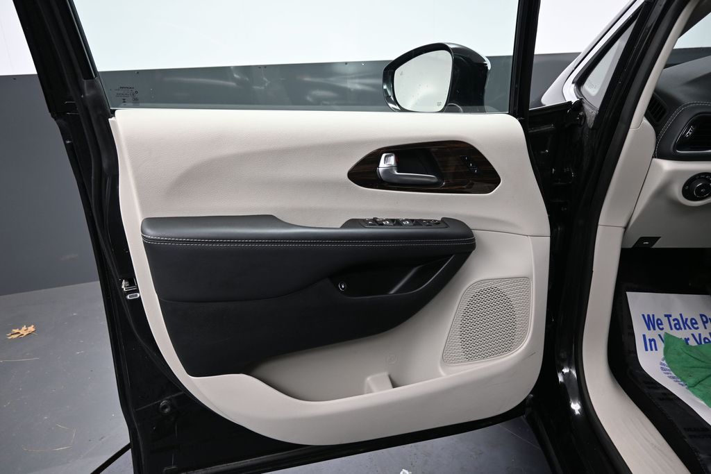 Used 2023 Chrysler Pacifica - photo 56