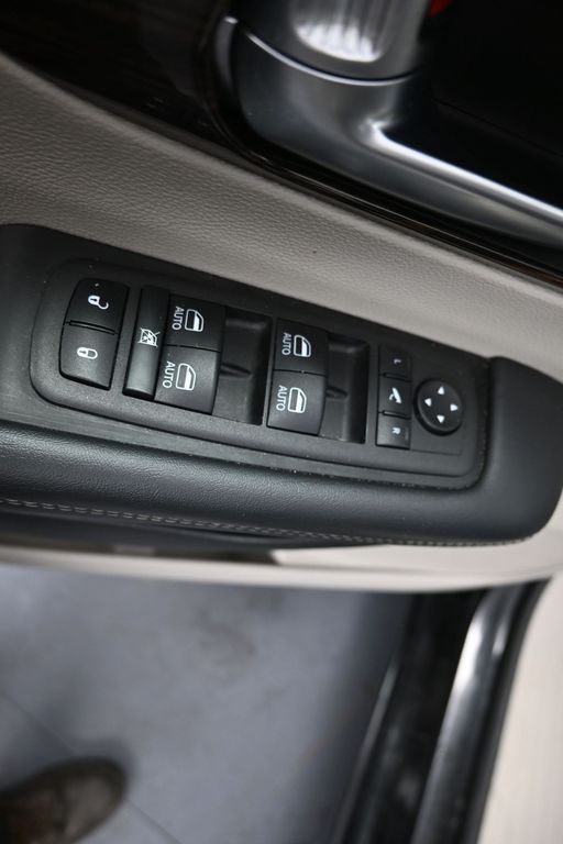 Used 2023 Chrysler Pacifica - photo 59