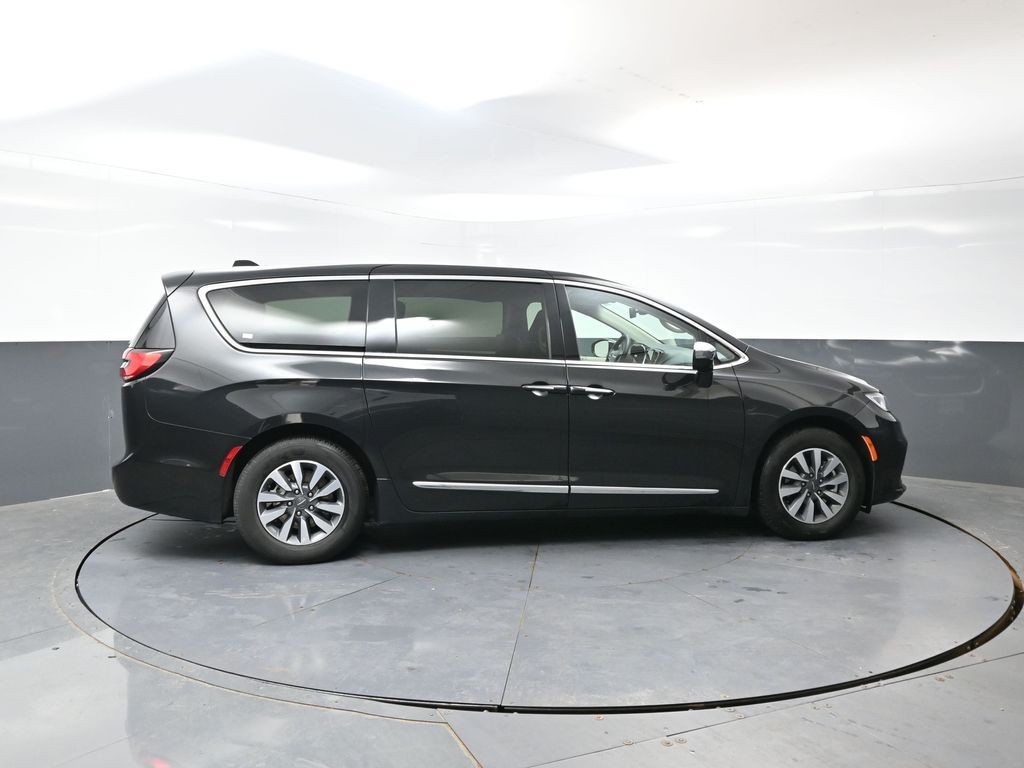 Used 2023 Chrysler Pacifica - photo 33