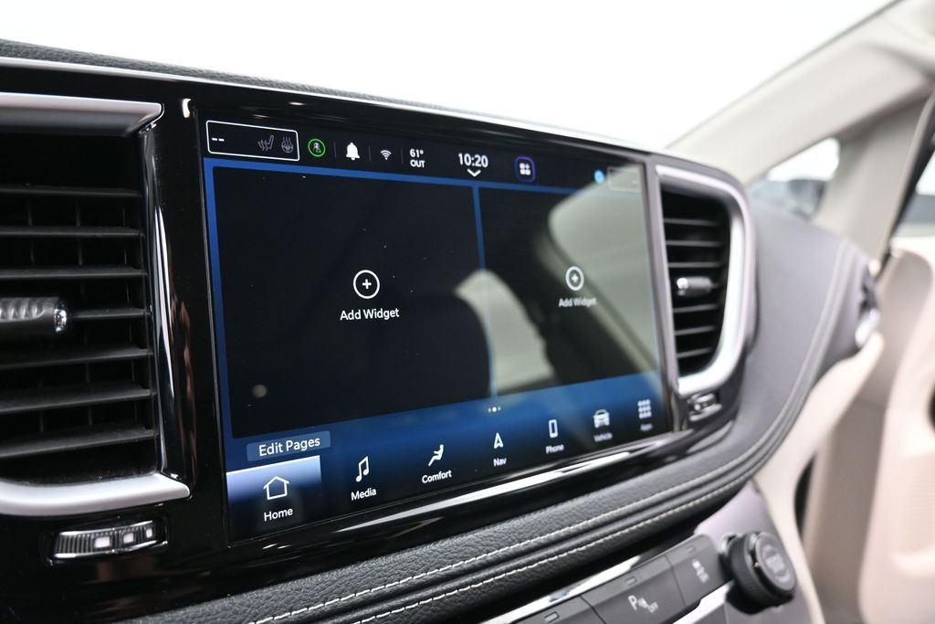Used 2023 Chrysler Pacifica - photo 8