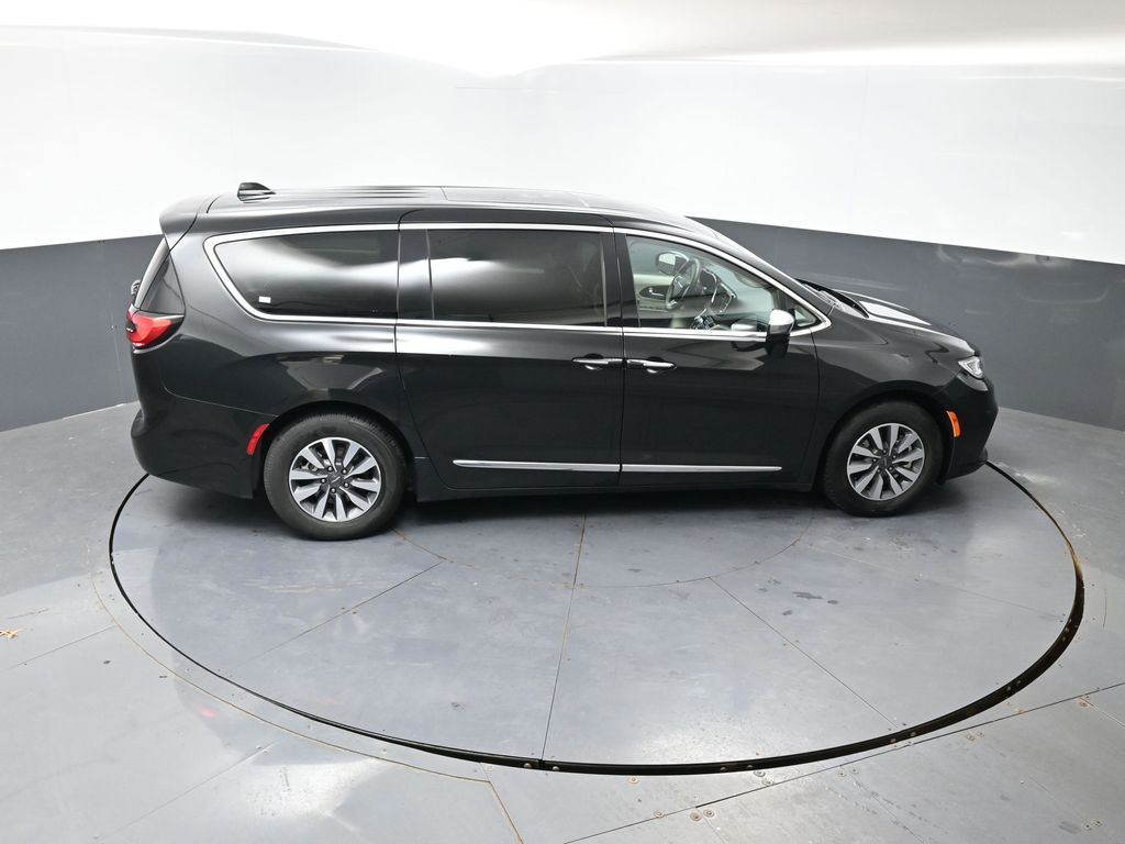 Used 2023 Chrysler Pacifica - photo 11