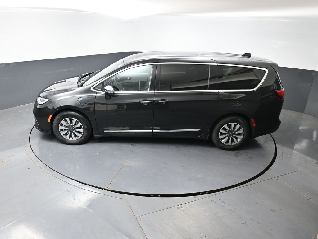 Used 2023 Chrysler Pacifica - photo 15