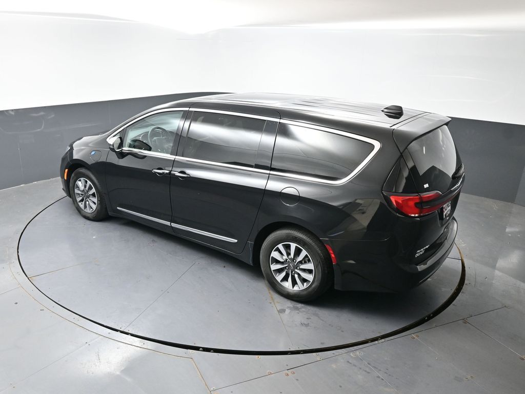 Used 2023 Chrysler Pacifica - photo 16