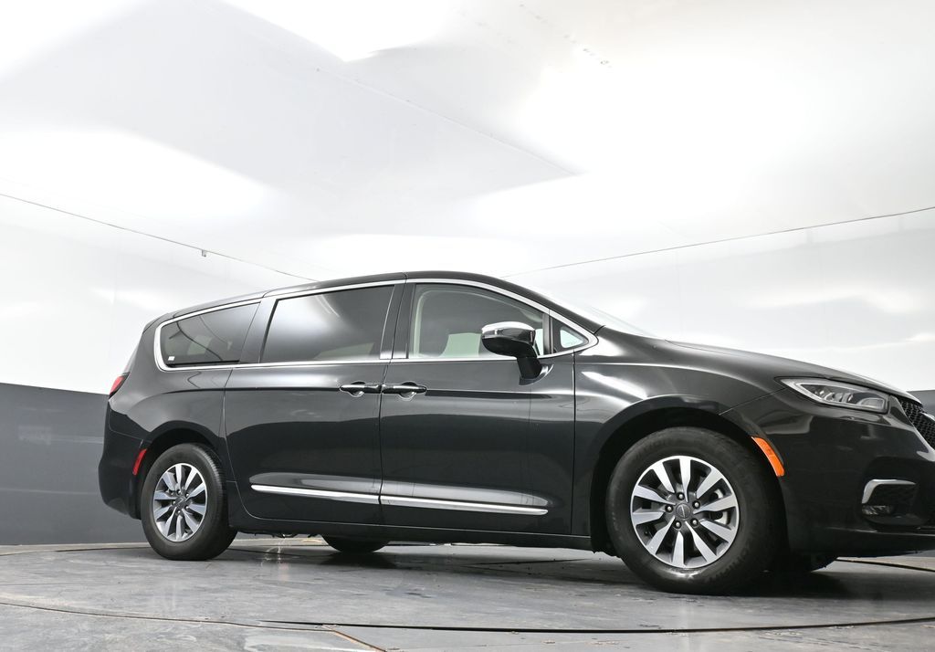 Used 2023 Chrysler Pacifica - photo 20