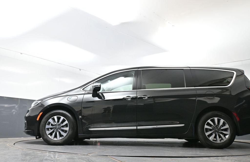 Used 2023 Chrysler Pacifica - photo 23