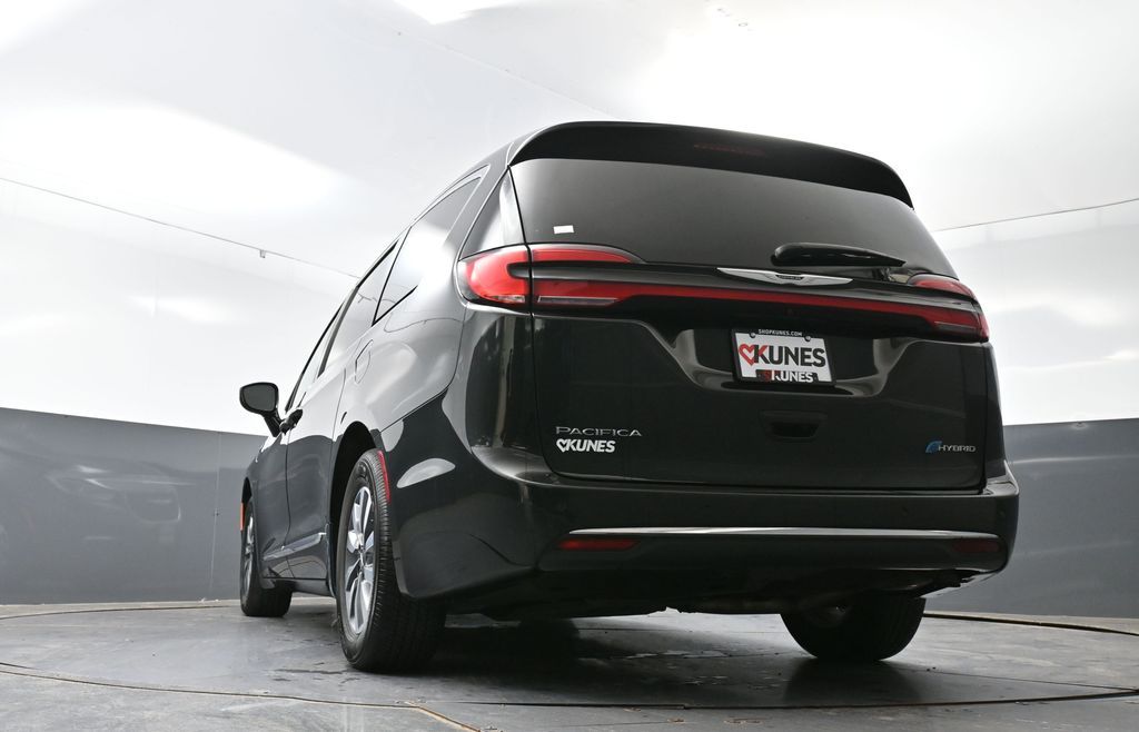 Used 2023 Chrysler Pacifica - photo 25