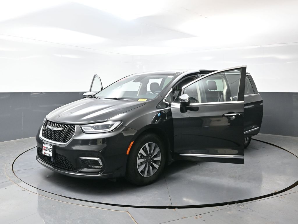 Used 2023 Chrysler Pacifica - photo 26