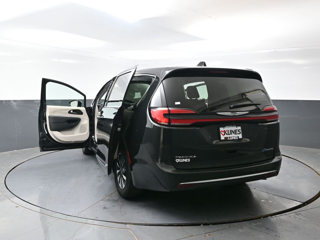 Used 2023 Chrysler Pacifica - photo 27
