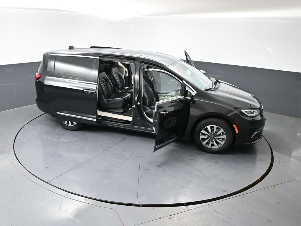Used 2023 Chrysler Pacifica - photo 28