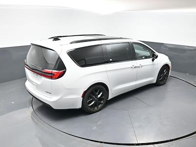 2025 Chrysler Pacifica FWD Minivan for sale #05P2183 - photo 2