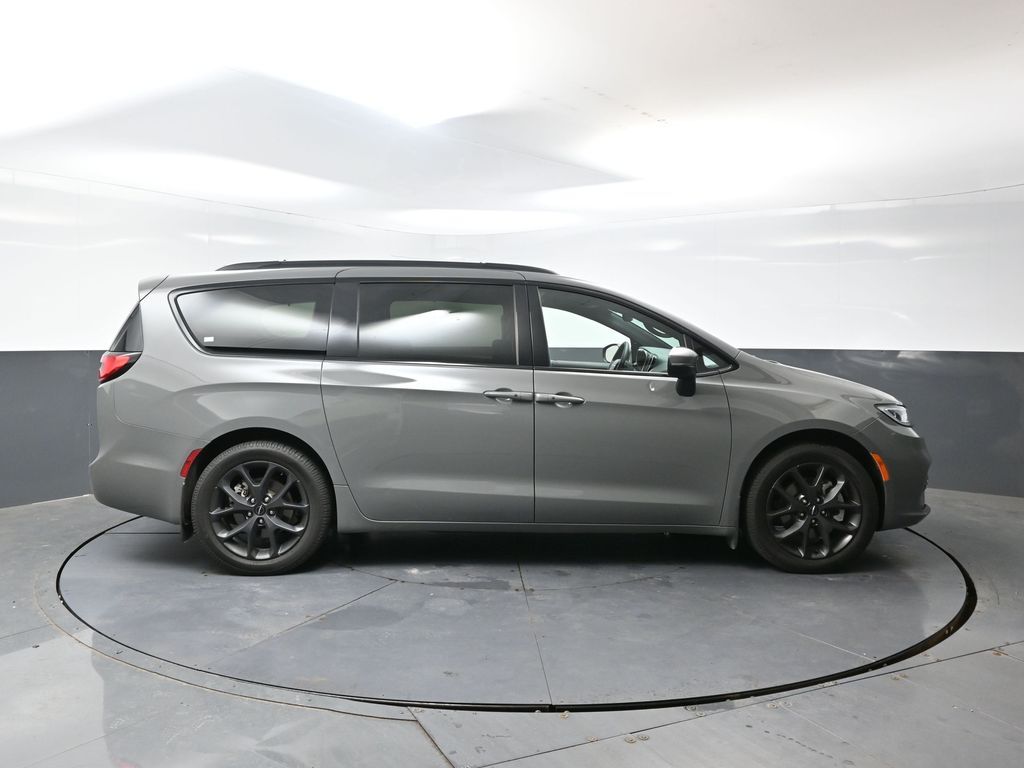 Used 2023 Chrysler Pacifica - photo 6