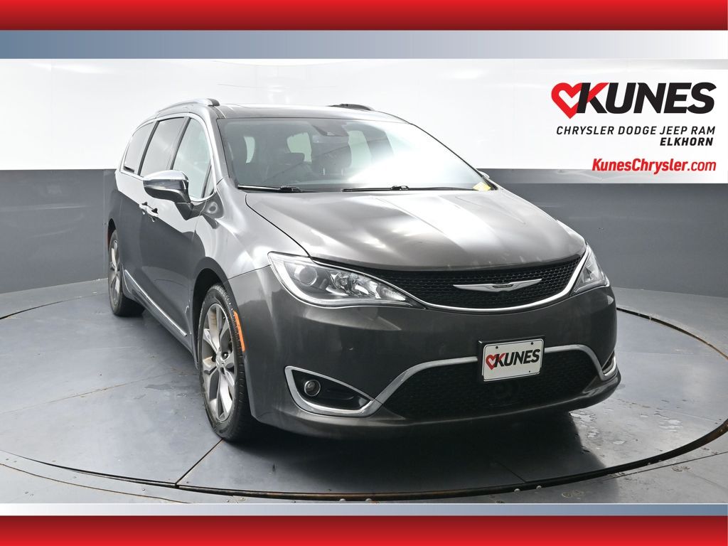Used 2019 Chrysler Pacifica - photo 1