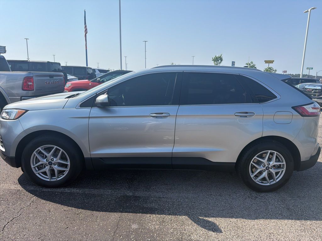 Used 2022 Ford Edge - photo 2