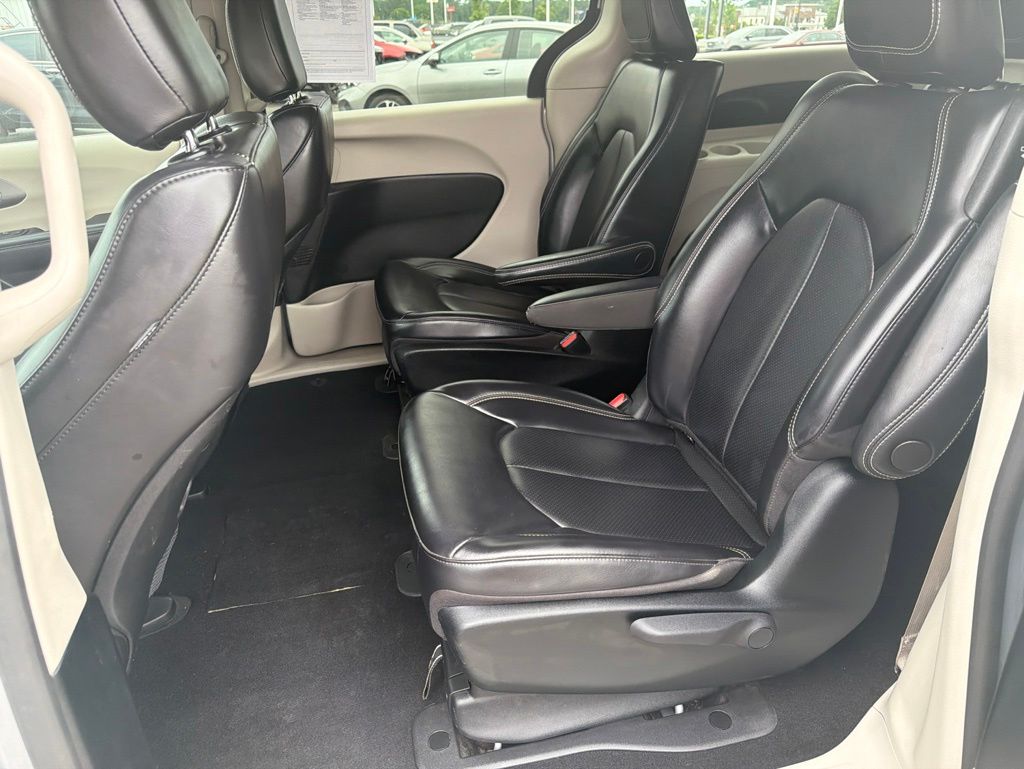 Used 2023 Chrysler Pacifica - photo 14