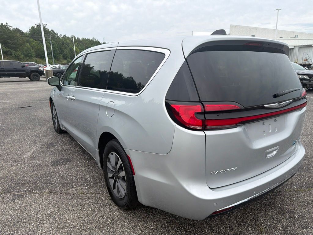 Used 2023 Chrysler Pacifica - photo 6