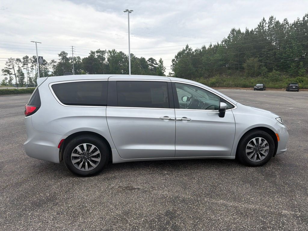 Used 2023 Chrysler Pacifica - photo 9