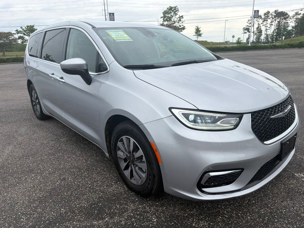 Used 2023 Chrysler Pacifica - photo 10