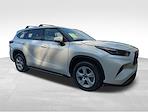 2022 Toyota Highlander FWD SUV for sale #H25EX056A - photo 4