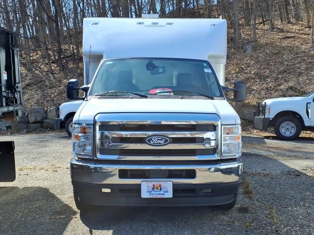 New 2026 Ford E-450 - photo 5