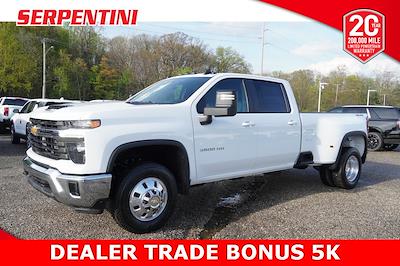 New 2025 Chevrolet Silverado 3500 LT Crew Cab 4WD Pickup for sale #251652 - photo 1