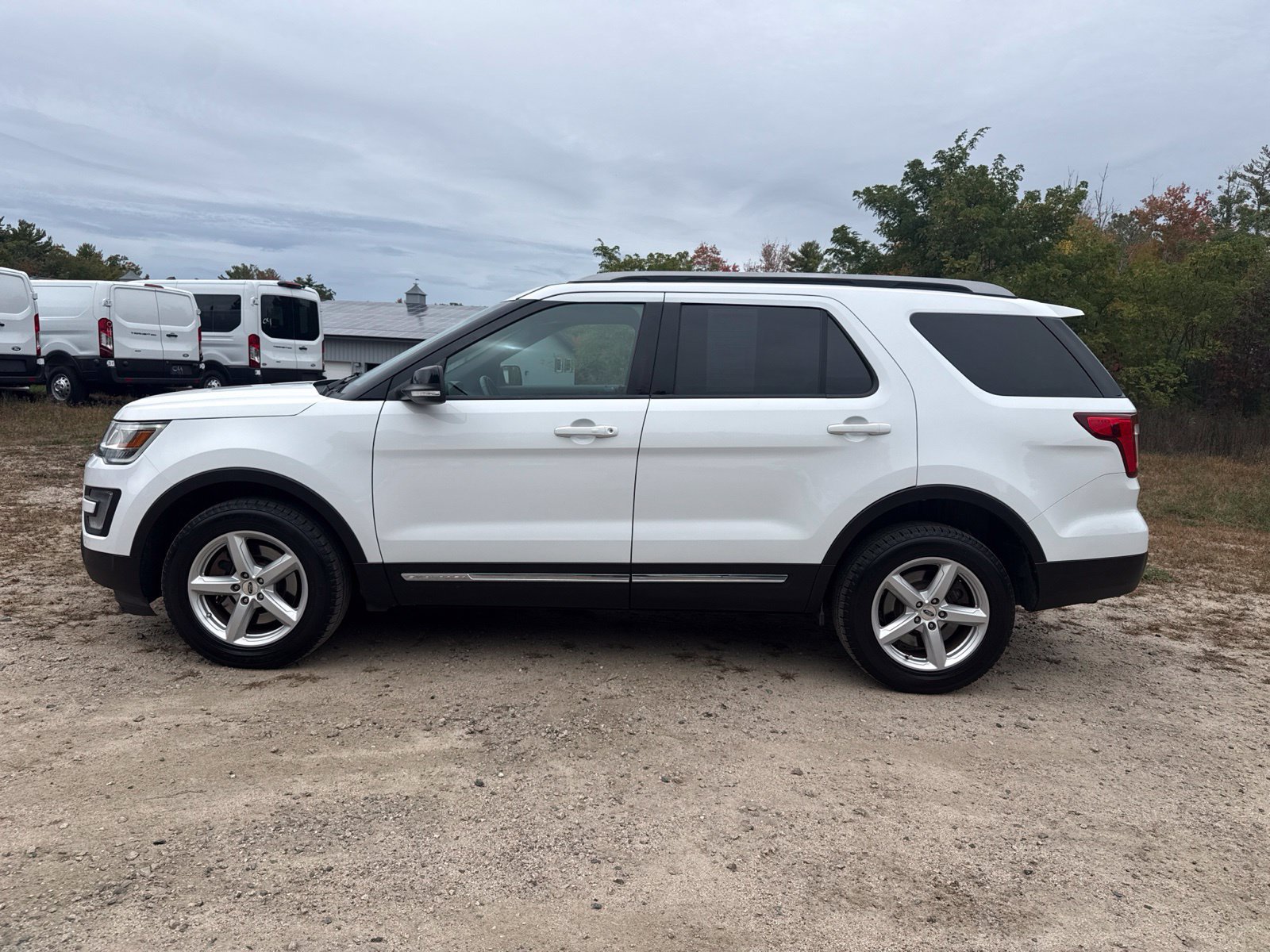 Used 2017 Ford Explorer - photo 2