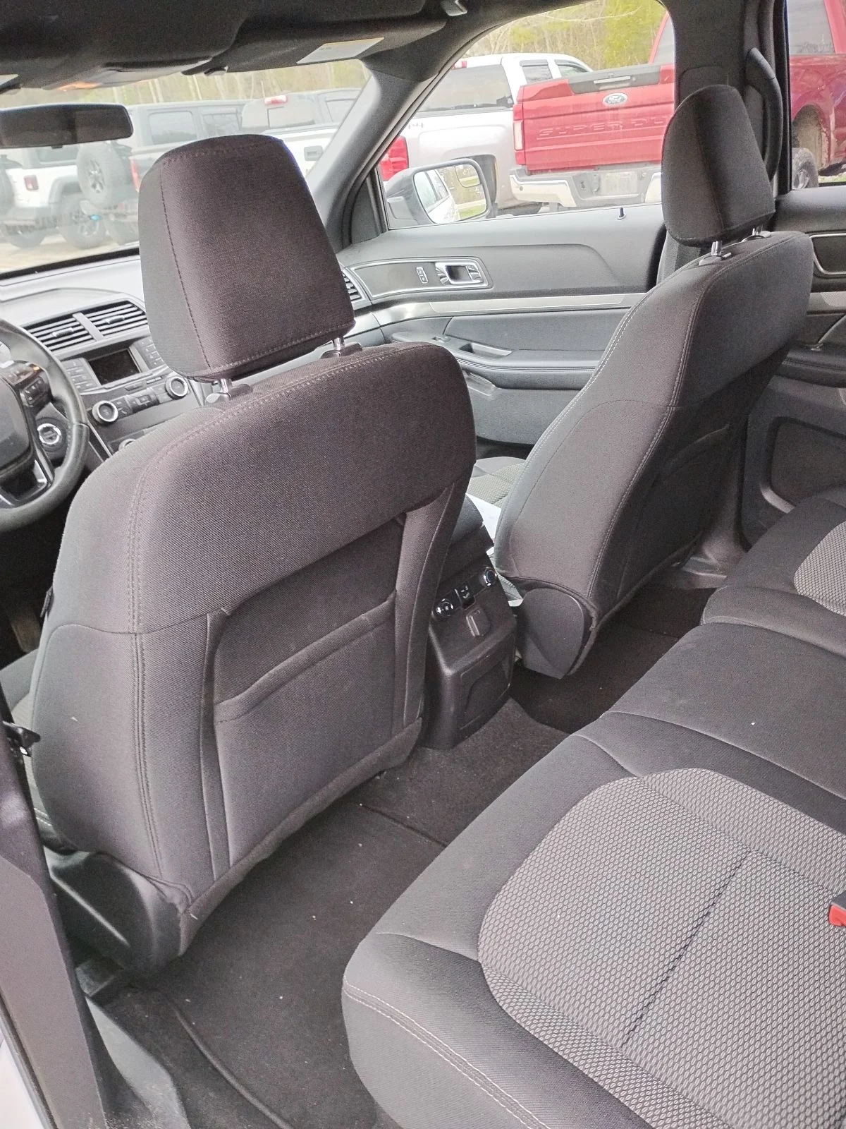 Used 2019 Ford Explorer - photo 2