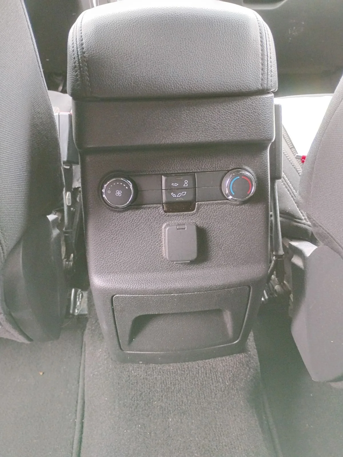 Used 2019 Ford Explorer - photo 3