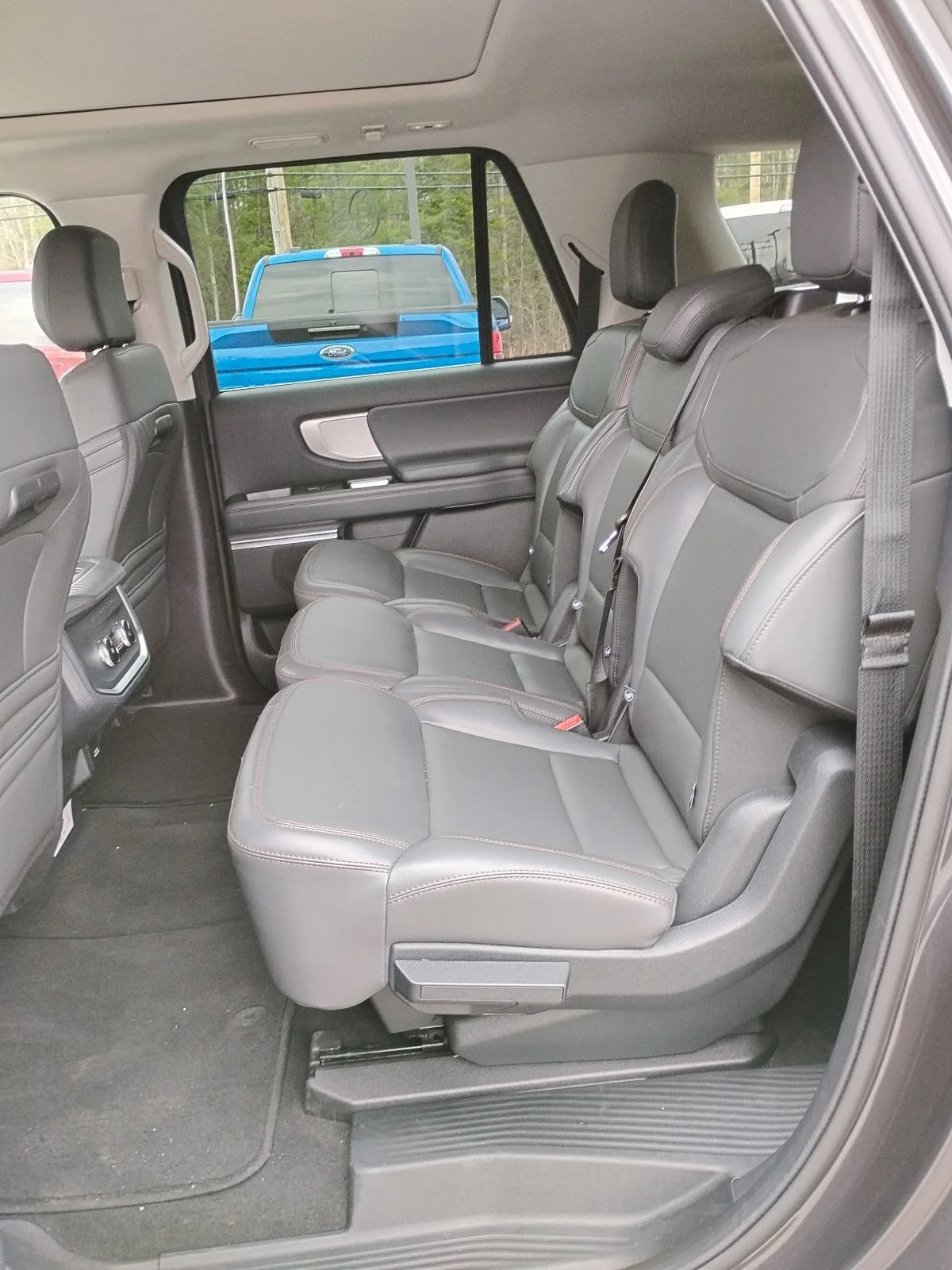 Used 2025 Ford Expedition MAX - photo 2