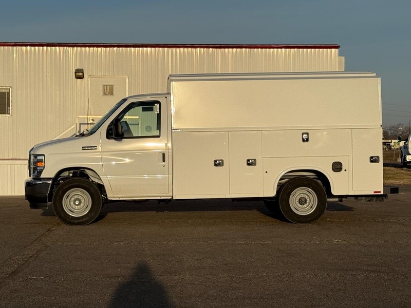 New 2026 Ford E-350 - photo 5