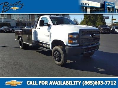 2023 Chevrolet Silverado 5500 Regular Cab DRW 4x4, CM Truck Beds TM Deluxe Flatbed Truck for sale #26587 - photo 1