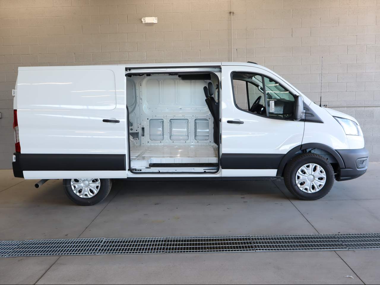 New 2026 Ford Transit 150 - photo 9