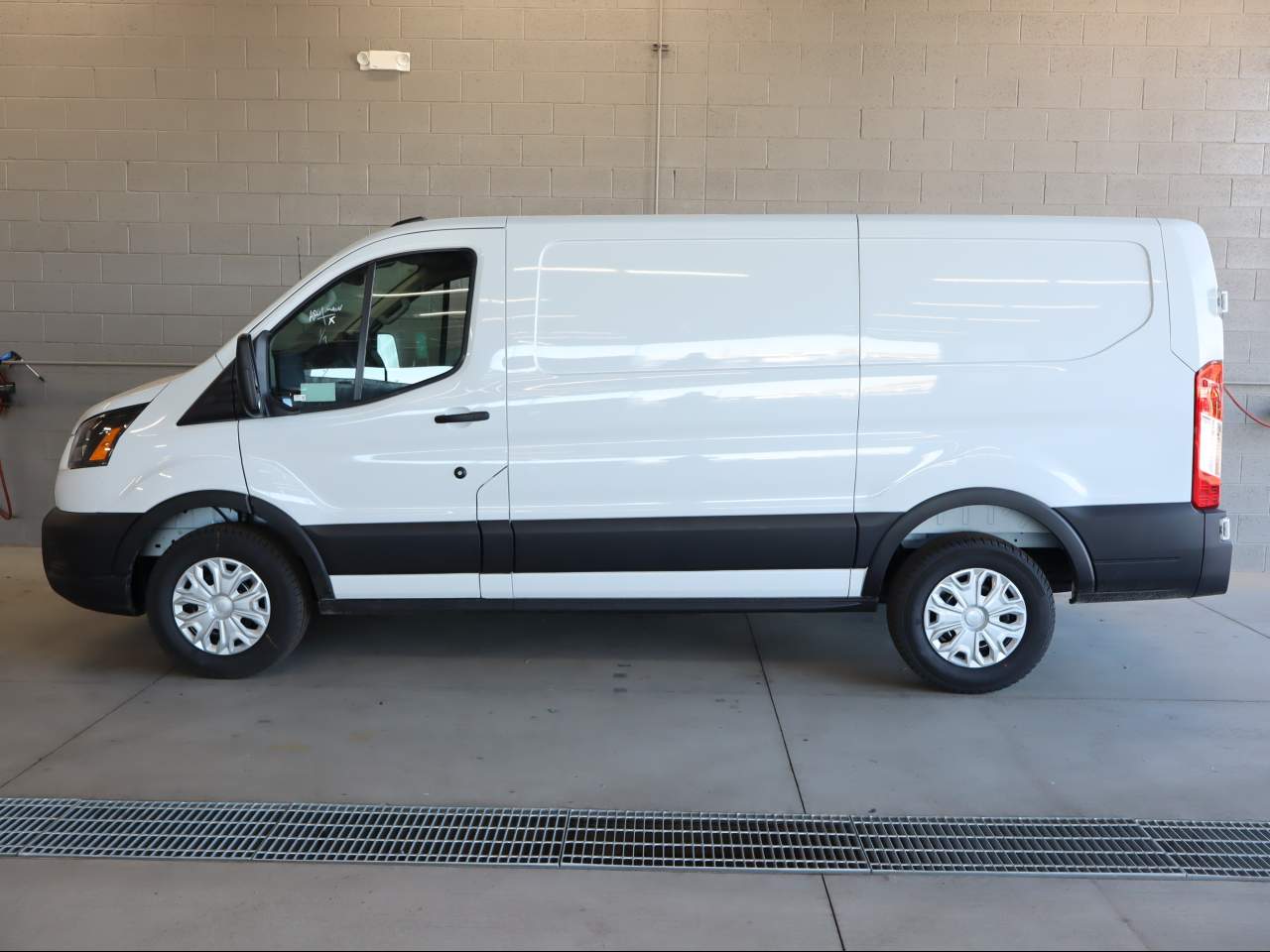 New 2026 Ford Transit 150 - photo 5