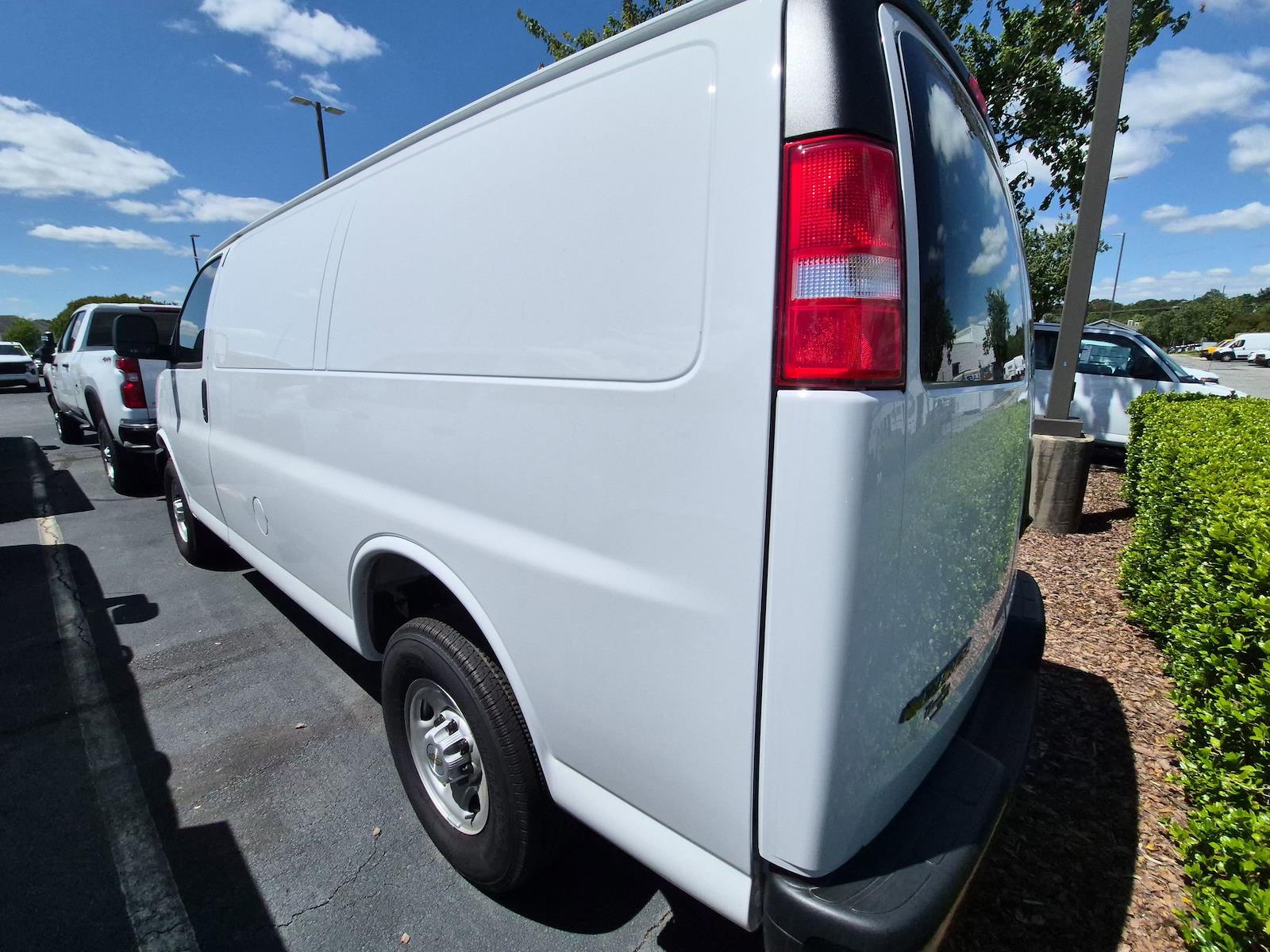 New 2025 Chevrolet Express 2500 - photo 7