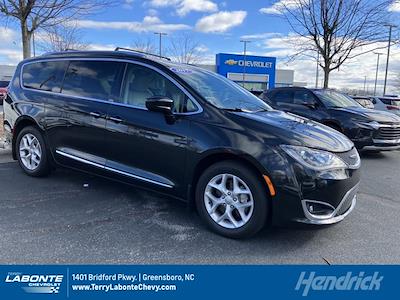 Used 2017 Chrysler Pacifica FWD Minivan for sale #Q2804A - photo 1