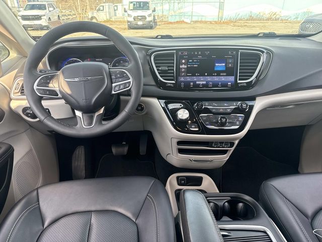 Used 2024 Chrysler Pacifica - photo 17