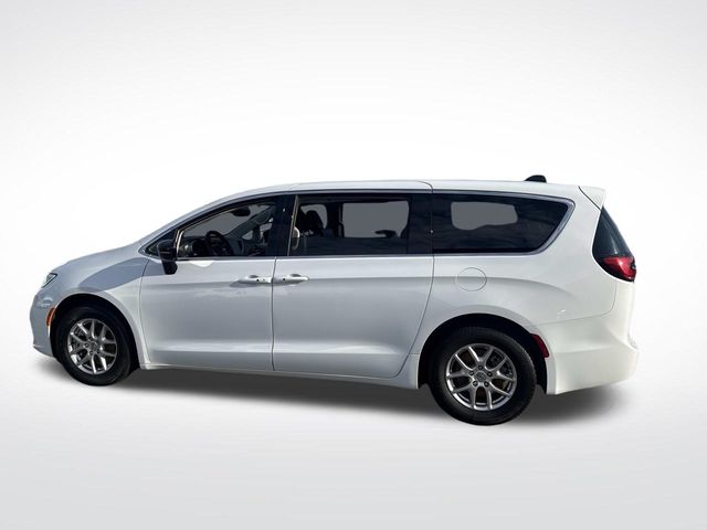 Used 2024 Chrysler Pacifica - photo 5