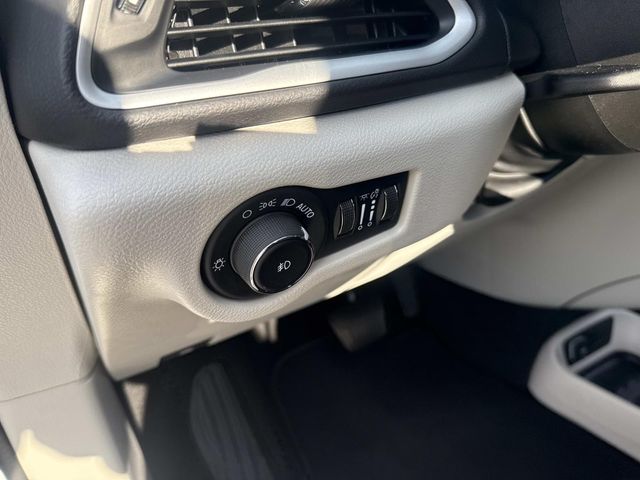 Used 2024 Chrysler Pacifica - photo 23