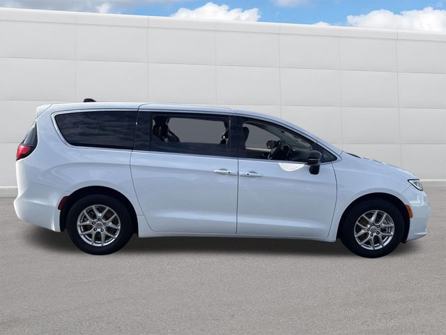 Used 2024 Chrysler Pacifica - photo 13