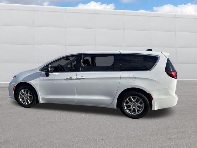 Used 2024 Chrysler Pacifica - photo 5