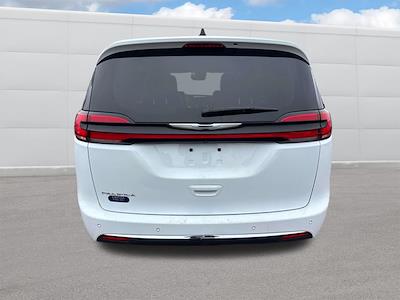 Used 2024 Chrysler Pacifica - photo 1